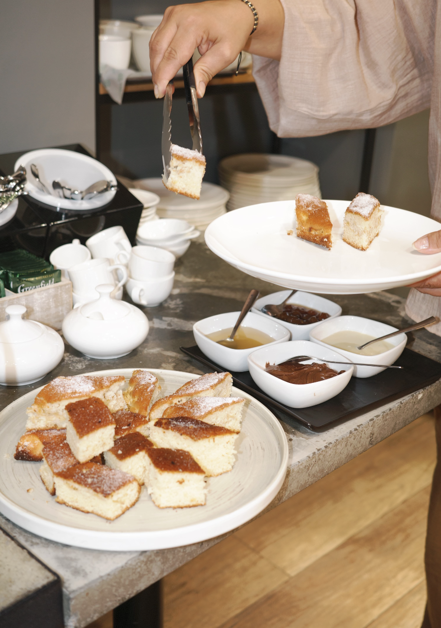 Cartez Brunch dessert service with cake and condiments